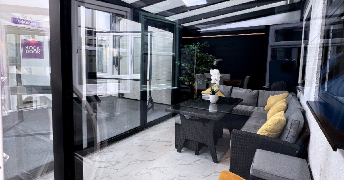 Creative Ways to Style Your Glass Room This Autumn